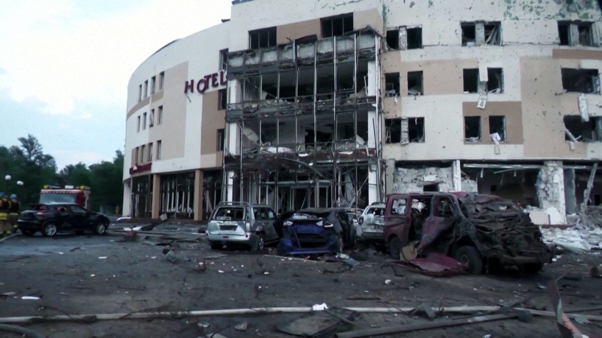 Ruská střela zasáhla hotel, kde o pár hodin dříve skončil dětský tábor, tvrdí Kyjev